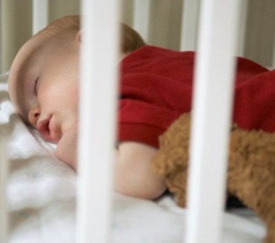 Tránh bệnh cho bé khi nằm điều hòa