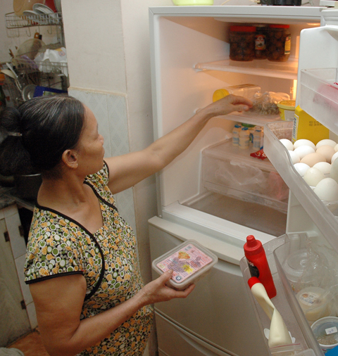 Thực phẩm còn nóng khiến tủ lạnh nhanh hỏng