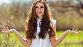 Cách chăm sóc tóc và da đầu khi thường xuyên trong môi trường điều hòa