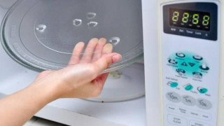 Vệ sinh lò vi sóng đơn giản, hiệu quả ngay tại nhà