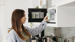 Một số lưu ý khi sử dụng lò vi sóng