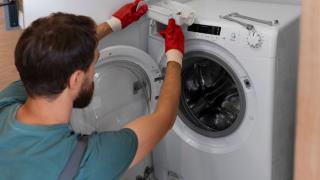 Nên liên hệ với ai khi máy giặt bị hỏng?