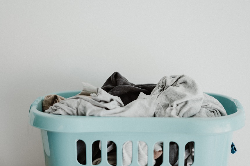 Vệ sinh máy giặt với lồng giặt trống