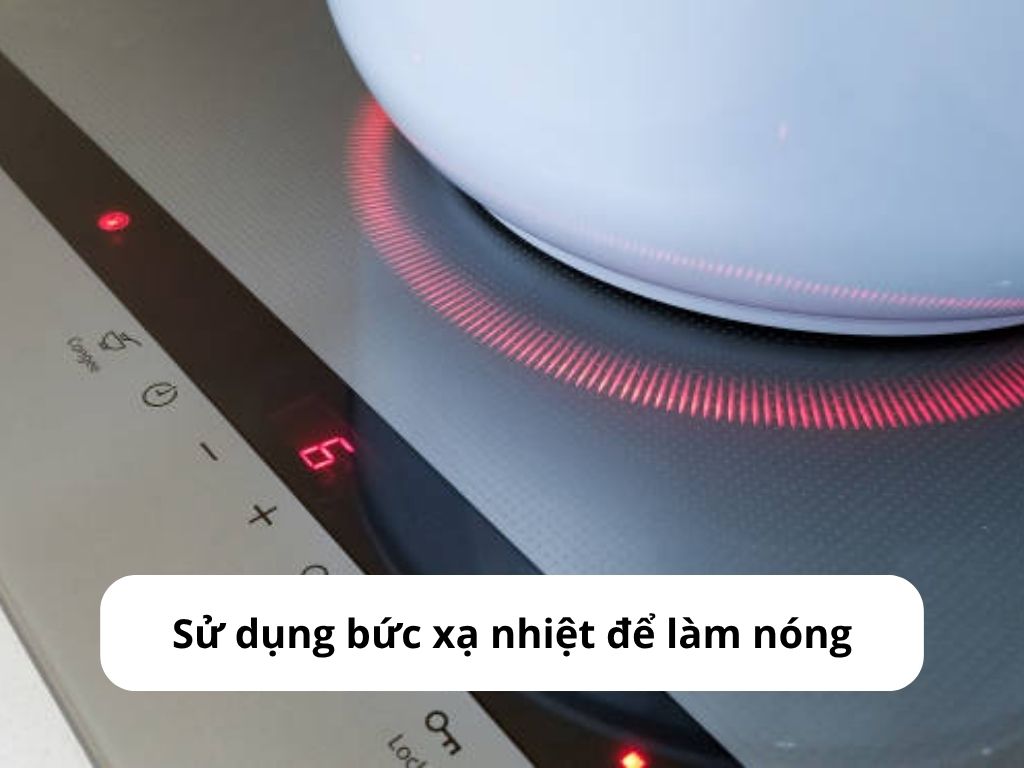 Bếp hồng ngoại tạo nhiệt để nấu chín thức ăn dựa trên bức xạ nhiệt.